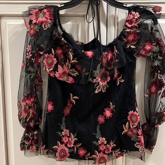 Supply and Demand off-the Shoulder Ruffled Long Sleeve Top XS BLACK WITH PINK - Picture 2 of 6